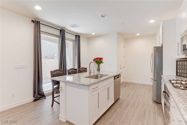 property at 60 Kimberlite Dr