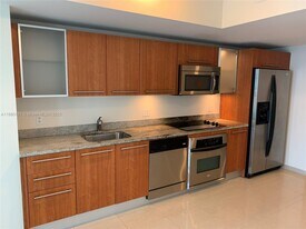 185 SW 7th St, Unit 1606 in Miami, FL - Building Photo
