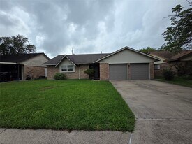 1710 Park Ave in Deer Park, TX - Building Photo
