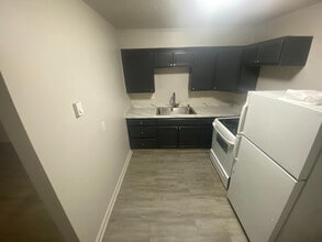 Room in Condo on Alamance Church Rd in Greensboro, NC - Building Photo - Building Photo