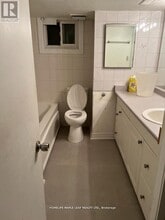 28 Ladore Dr in Brampton, ON - Building Photo - Building Photo