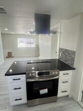 210 W Monroe Ave in Las Vegas, NV - Building Photo - Building Photo