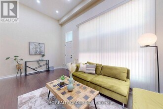 15 Huntingwood Dr in Toronto, ON - Building Photo - Building Photo