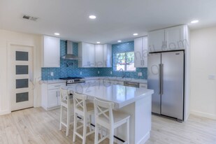 6821 E 4th St in Tucson, AZ - Building Photo