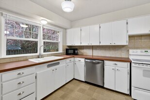 3660 SE Tenino St in Portland, OR - Building Photo