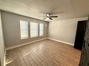 3727 Putnam Dr in Bacliff, TX - Building Photo - Building Photo