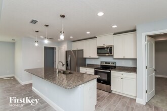 541 Bird Ave SE in Palm Bay, FL - Foto de edificio - Building Photo