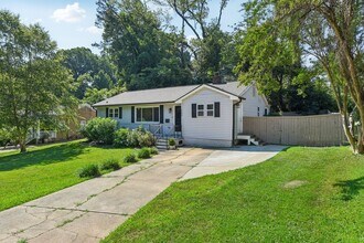4000 Hiddenbrook Dr in Charlotte, NC - Building Photo - Building Photo