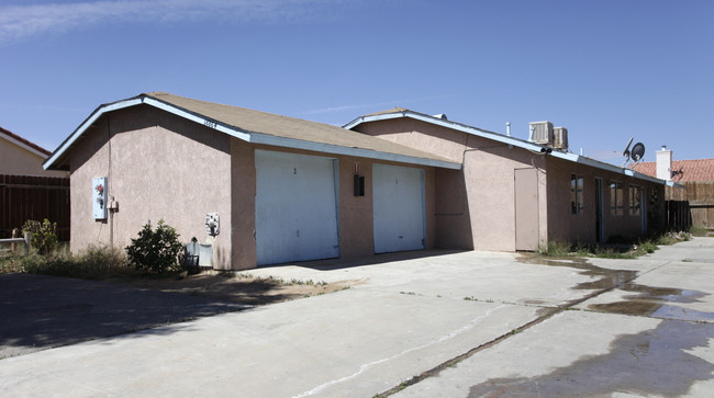 18864-18866 Del Mano Ct in Adelanto, CA - Building Photo - Building Photo