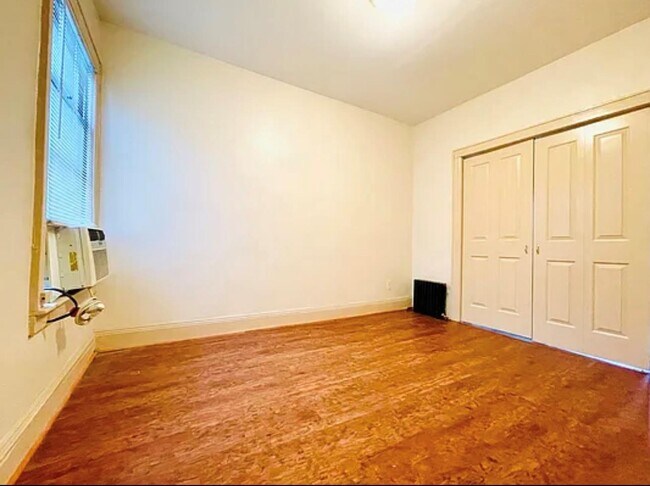 62-16 Myrtle Ave in Queens, NY - Building Photo - Building Photo