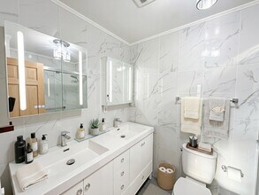 14410 20th Ave, Unit 1 in Whitestone, NY - Foto de edificio - Building Photo