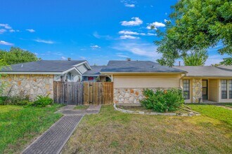 2521 Longmire Dr in College Station, TX - Building Photo - Building Photo