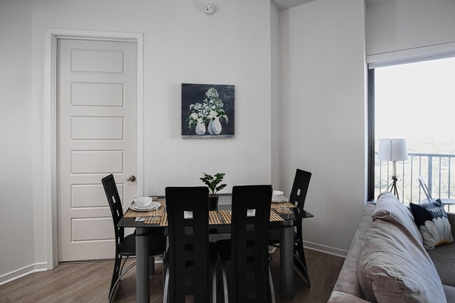 6803 Staffordshire Crescent in Houston, TX - Building Photo - Building Photo