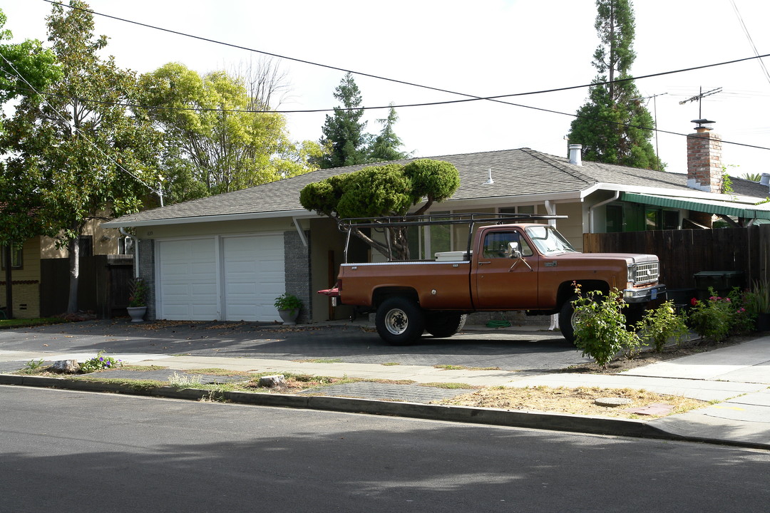 1635 Sierra St in Redwood City, CA - Foto de edificio