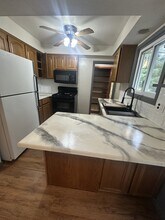 23660 Comstock Rd in Bedford Heights, OH - Building Photo - Building Photo