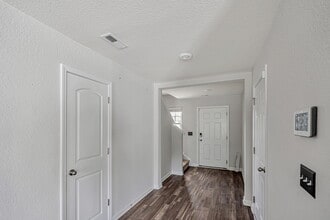 736 Frosty Way in Zebulon, NC - Foto de edificio - Building Photo