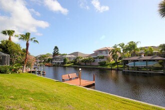 20 Clarendon Ct N in Palm Coast, FL - Foto de edificio - Building Photo