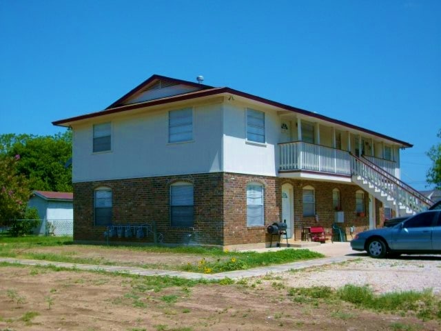 1400 Avenue W in Hondo, TX - Foto de edificio - Building Photo