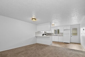 1910 S Juniper St in Nampa, ID - Foto de edificio - Building Photo