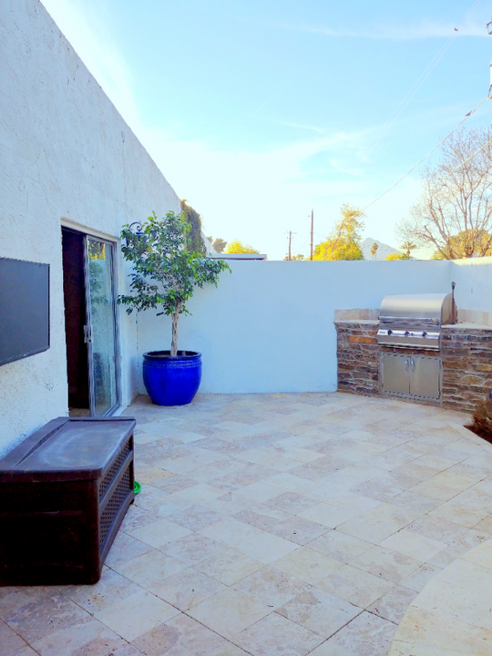 8574 E Indian School Rd in Scottsdale, AZ - Building Photo