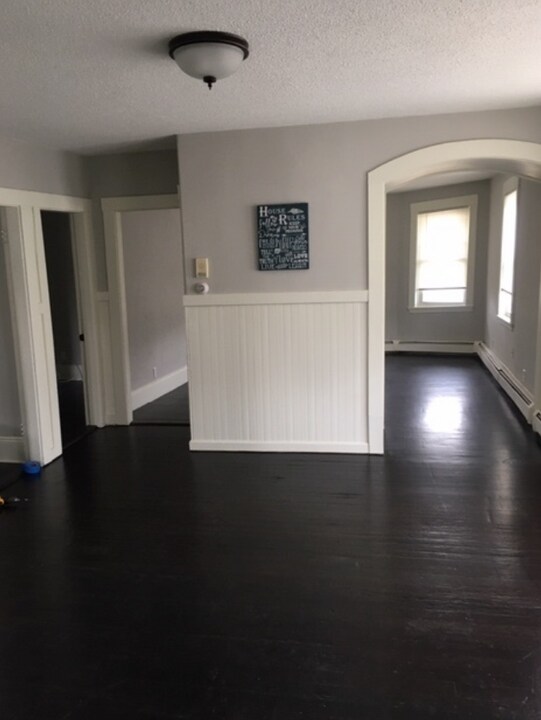 31 Howland Rd, Unit #3 Third Floor in Fairhaven, MA - Building Photo