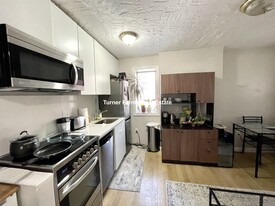 89A Hudson St, Unit 3 Apartments