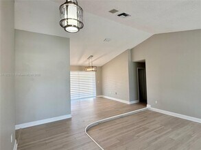 11561 SW 99th St in Miami, FL - Building Photo - Building Photo