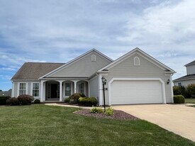122 Canterbury Ct in Columbiana, OH - Building Photo