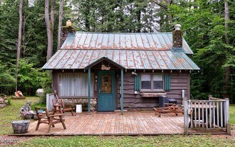 33 Chuckwagon Trail in Lake Luzerne, NY - Building Photo