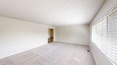 35573 Persimmon St in Yucaipa, CA - Building Photo - Building Photo