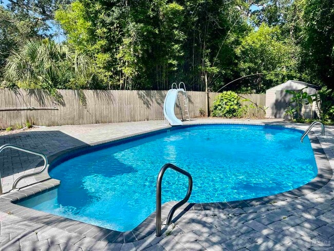 205 Florida Ave in Gulf Breeze, FL - Building Photo - Building Photo