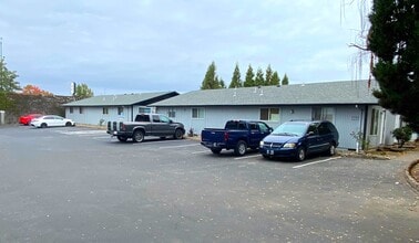 Anita Manor Apartments in Salem, OR - Foto de edificio - Building Photo