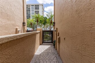 348 Larboard Way in Clearwater, FL - Building Photo - Building Photo