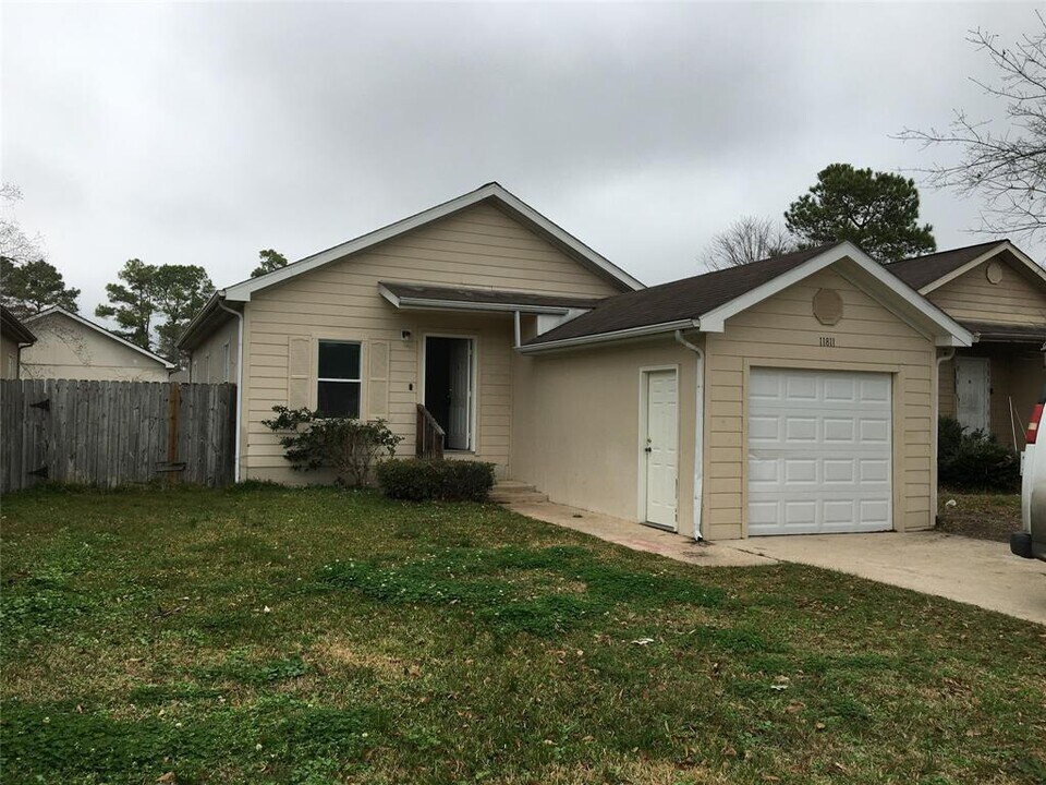 11811 Greensbrook Forest Dr in Houston, TX - Building Photo