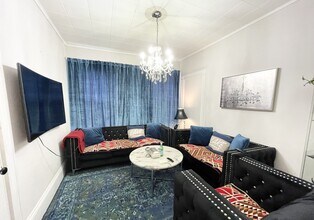 26-28 Harbor View St, Unit 1 in Boston, MA - Foto de edificio - Building Photo