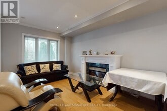 950 Greenwood Ave in Toronto, ON - Building Photo - Building Photo