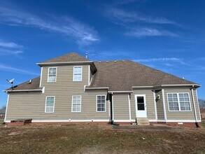 411 Monarchos Ln in Bowling Green, KY - Building Photo - Building Photo