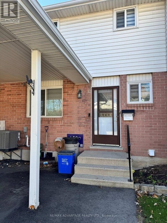 1318 Highbury Ave N in London, ON - Building Photo