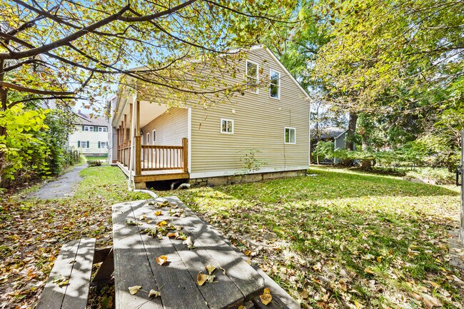 20 School St, Unit Rear in West Seneca, NY - Building Photo - Building Photo