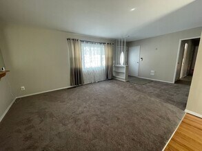 104 Maple Grove Dr in Pittsfield, MA - Building Photo - Building Photo