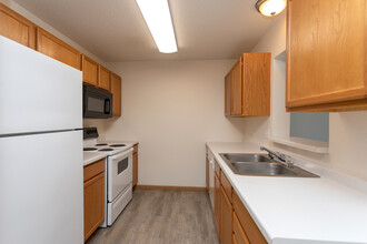 Greenbrier Apartments in Fargo, ND - Foto de edificio - Interior Photo