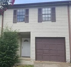 2305 Pine Tree Trail in College Park, GA - Building Photo - Building Photo