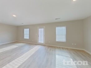 927 Equine Dr in Roebuck, SC - Building Photo - Building Photo