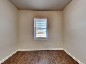 9049 NW 143rd St in Yukon, OK - Foto de edificio - Building Photo