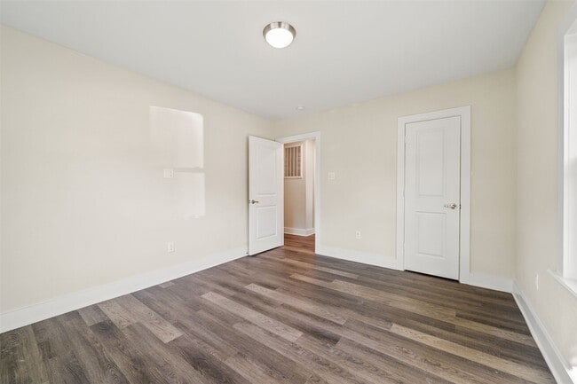 property at 1034 W 43rd St