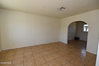 304 Maricela Dr in El Paso, TX - Building Photo - Building Photo