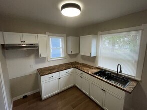 2322 Upton Ave in Toledo, OH - Building Photo - Building Photo