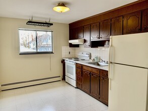 220 School St in Waltham, MA - Building Photo - Building Photo