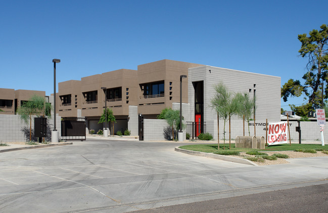 Biltmore Court in Phoenix, AZ - Building Photo - Building Photo