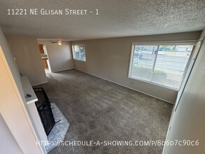 11221 NE Glisan St in Portland, OR - Foto de edificio - Building Photo